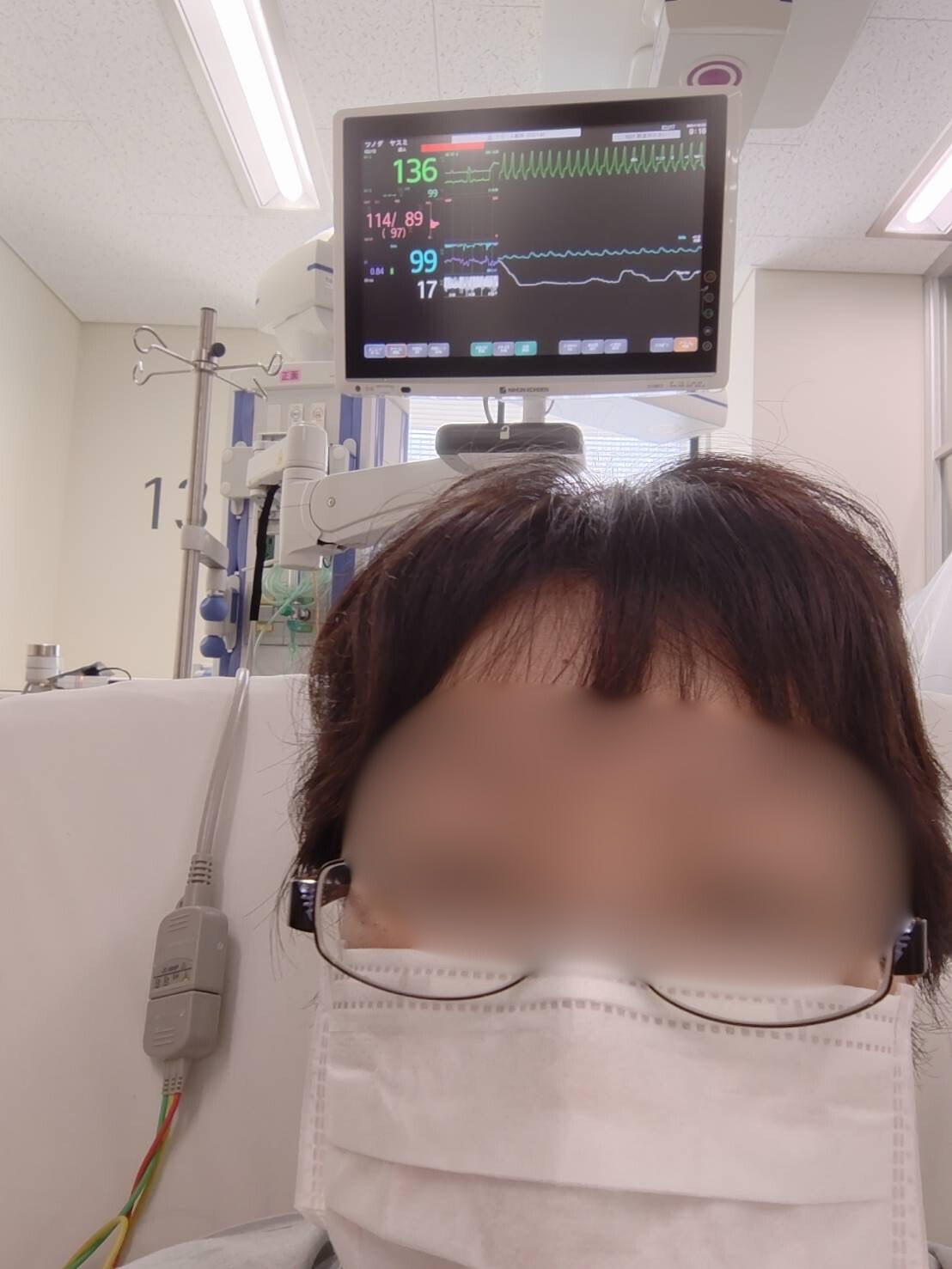 心電図モニターとyasumiさんの写真
